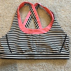 Lululemon run with me sports bra with pockets. Black/white/pink. Size 10